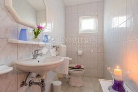 ROGOZNICA- HITNA PRODAJA! 102M2 U CENTRU MJESTA S POGLEDOM, Rogoznica, Wohnung