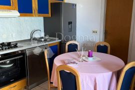 MALINSKA - DVOETAŽNI APARTMAN BLIZU MORA, Malinska-Dubašnica, Kвартира