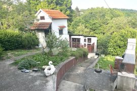 Kuća u Šiletićima s dvorištem i voćnjakom, Sesvete, Casa