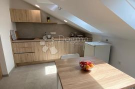 VODICE ATRAKTIVNA APARTMANSKA KUĆA BLIZ MORA, Vodice, بيت