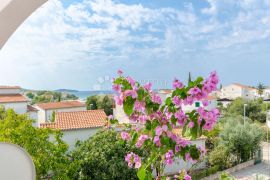 ROGOZNICA- KUĆA 70M OD PLAŽE, Rogoznica, Maison