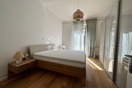 NOVOUREĐENI STAN U CENTRU, Rijeka, Appartement