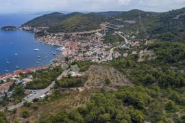 VIS- POLJOPRIVREDNO ZEMLJIŠTE SA SAVRŠENIM POGLEDOM - PORED GRAĐEVINSKE ZONE, Vis, Terra