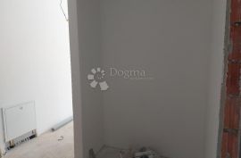 Drenova 1s+db u novogradnji sa garažom i okućnicom, Rijeka, Apartamento