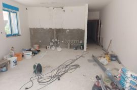 Drenova 1s+db u novogradnji sa garažom i okućnicom, Rijeka, Appartement