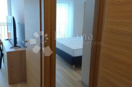 MODERNI VELIKI APARTMAN - MALINSKA - 350M OD MORA, Malinska-Dubašnica, Flat