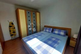 KRK  - KUĆA S 5 APARTMANA, Krk, Famiglia