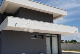 Moderna vila s bazenom u okolici Zadra, Zemunik Donji, بيت