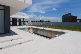 Moderna vila s bazenom u okolici Zadra, Zemunik Donji, Ev