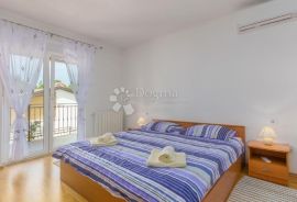 PREDIVNA PRIZEMNICA SA KONOBOM I STUDIOM APARTMANOM, Višnjan, House