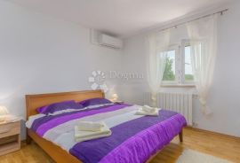 PREDIVNA PRIZEMNICA SA KONOBOM I STUDIOM APARTMANOM, Višnjan, House