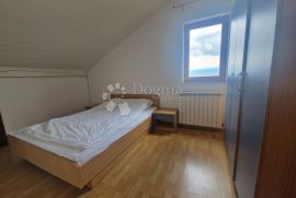 NJIVICE - APARTMAN U POTKROVLJU S TERASOM, Omišalj, Wohnung