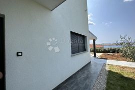 Villa prvi red do mora, Omišalj, Haus