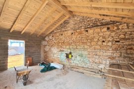 RIJETKOST U PONUDI! Samostojeća istarska kuća u započetoj fazi rekonstrukcije, Umag, Famiglia