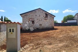 RIJETKOST U PONUDI! Samostojeća istarska kuća u započetoj fazi rekonstrukcije, Umag, House