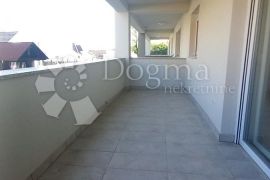 PRILIKA! Novogradnja Zaprešić 2000€/m2 (garaža,vrt,parking), Zaprešić, Kвартира