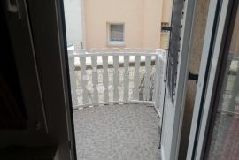 TRIBUNJ, kuća sa 8 apartmana i 8 parkirnih mjesta, Tribunj, House