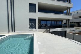 MEDULIN- Luksuzan stan u novogradnji sa bazenom i pogledom na more!, Medulin, Daire