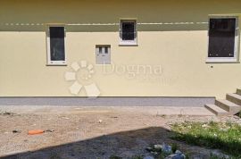 Plaški novogradnja u blizini PLITVIČKIH JEZERA, Plaški, Casa