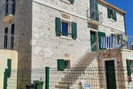 ŠIBENIK OTOK KAPRIJE - KAMENA VILA NA SAMOJ OBALI, Šibenik - Okolica, Famiglia