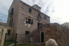 ŠIBENIK OTOK KAPRIJE - KAMENA VILA NA SAMOJ OBALI, Šibenik - Okolica, Maison