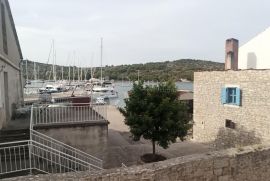 ŠIBENIK OTOK KAPRIJE - KAMENA VILA NA SAMOJ OBALI, Šibenik - Okolica, House