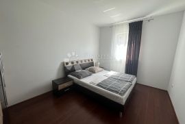 PRILIKA!! Apartman Smokvica 96m2 40m od mora, Novi Vinodolski, Kвартира