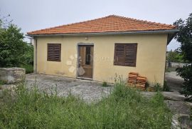 Veliko zemljište u Rogoznici sa kućom, Rogoznica, Land