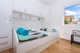 ATRAKTIVAN DVOSOBAN STAN SA BAZENOM, Seget, Appartment