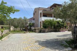 BIOGRAD NA MORU - APARTMANSKA KUĆA, Biograd Na Moru, House