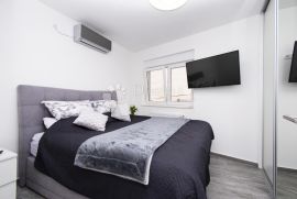 Luksuzni stan s garažom u centru Šibenika, Šibenik, Apartamento