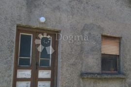 Kuća s imanjem u srcu Gorskog Kotra, Ravna Gora, Casa