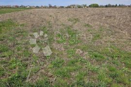 Veliko poljoprivredno zemljište, Gornji Kneginec, Land