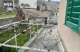 ŠIBENIK -KUĆE U BLIZINI MORA I CENTRA GRADA, Šibenik, Maison