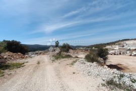 IZVRSNA POSLOVNA PRILIKA - EKSPLOATACIJSKO POLJE NA BRAČU, Nerežišća, Terrain