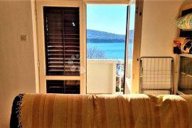 72 m2 NA SVEGA 60 m OD MORA SA TERASOM!, Cres, Apartamento