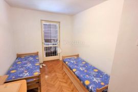 72 m2 NA SVEGA 60 m OD MORA SA TERASOM!, Cres, Appartment