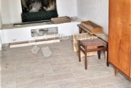 SIMPATIČAN STAN SA OKUĆNICOM, NADOMAK GRADA, Labin, Appartement