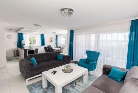 LUKSUZNA novogradnja Crikvenica 30m od mora, Crikvenica, Flat