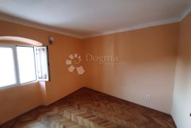 Stan 69,39 m2 u centru, Pula, Appartamento