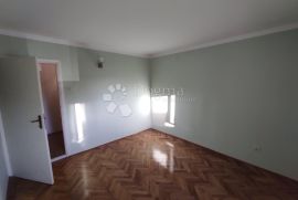 Stan 69,39 m2 u centru, Pula, Appartement