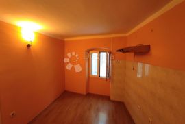 Stan 69,39 m2 u centru, Pula, Appartment