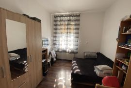 Stan na top lokaciji!, Pula, Appartement