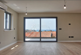 EKSLUZIVAN PENTHOUSE SA GARAŽOM I POGLEDOM NA MORE I GRAD -stan E, Poreč, Wohnung