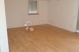 APARTMAN S BAZENOM MALINSKA, Malinska-Dubašnica, Flat