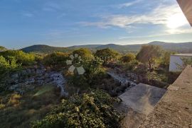 GORNJI HUMAC - KUĆA ZA RENOVACIJU, Pučišća, Maison