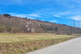 Zemljište sa lijepim pogledom u blizini znamenitosti, Buzet, Land