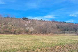 Zemljište sa lijepim pogledom u blizini znamenitosti, Buzet, Land