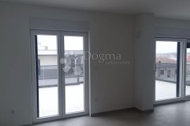 MURTER- PENTHOUSE S POGLEDOM NA MORE I MJESTO, Murter, Apartamento