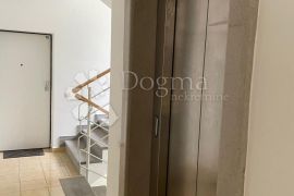 OPATIJA, CENTAR - 3S+DB sa saunom, terasom, garažom i pogledom na more!, Opatija, Wohnung